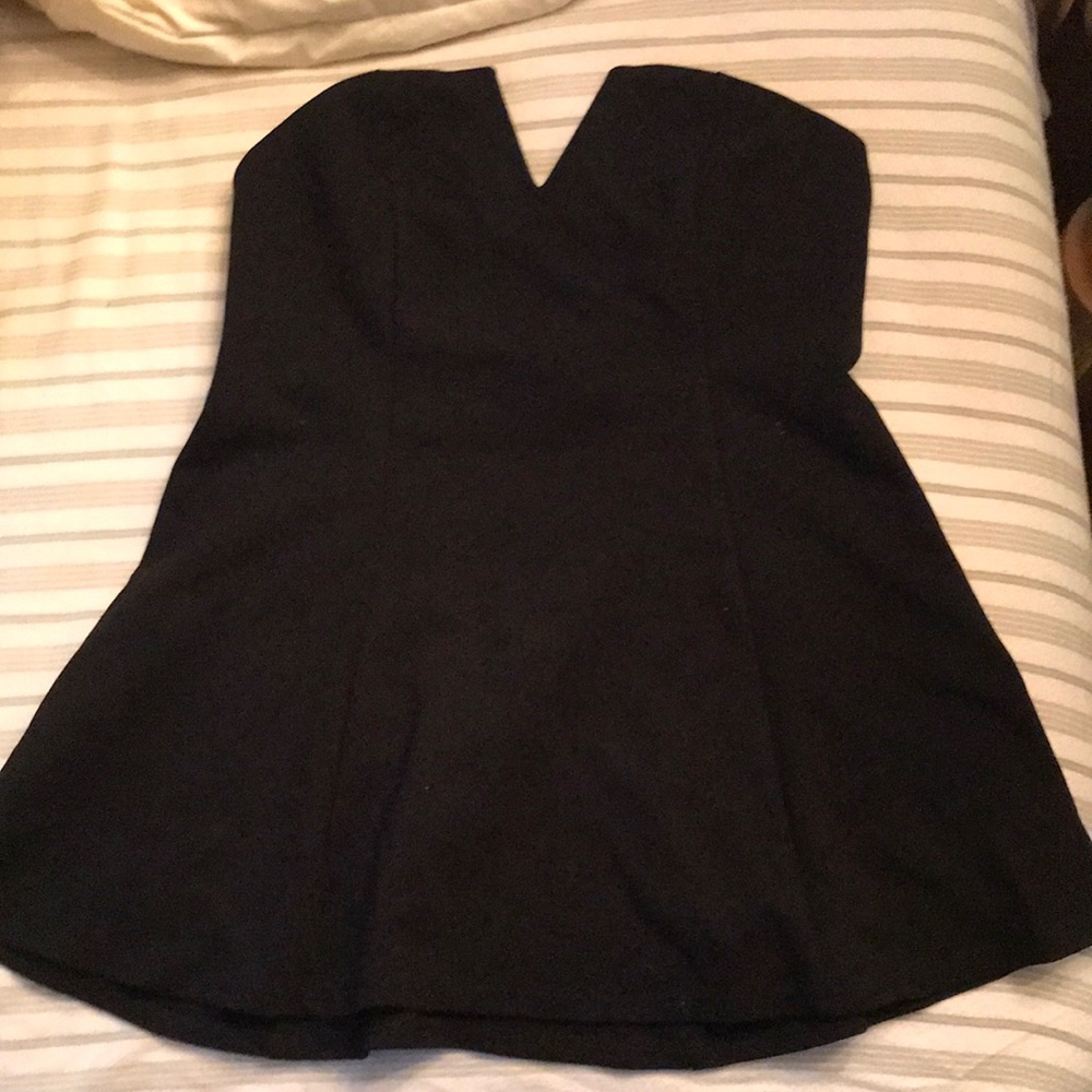 V cut strapless top